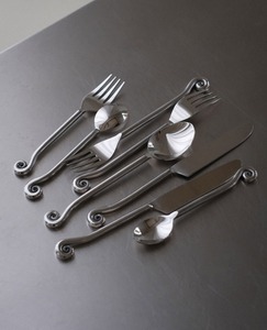 Ensemble de couverts minimalistes en métal rose doré, résistant au lave-vaisselle, pour mariage, cuillère, fourchette, couteau - Product Image 1