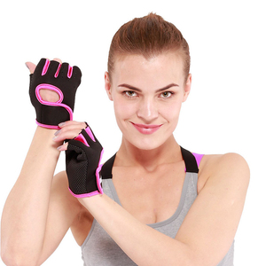 Vente en gros de gants de musculation unisexes en cuir respirant à demi-doigts avec logo personnalisé, haute qualité - Product Image 1