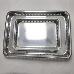 Ensemble de plateaux rectangulaires en acier inoxydable de style industriel avec motif géométrique découpé – Assiettes de service en métal modernes et minimalistes - Product Image 2