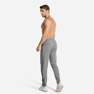 Pantalon de jogging unisexe RICSA gris à séchage rapide en coton, avec logo embossé et blocs de couleur, taille élastique et cordon de serrage, pour le sport et l'e-sport (taille adulte) - Product Image 2