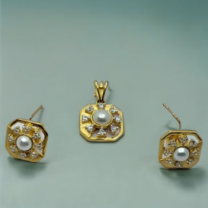 Aretes Clásicos de Perlas y Diamantes en Oro de 22k con Juego de Colgante a Juego, Joyería Elegante con Diseño Octagonal para Mujer - Product Image 2