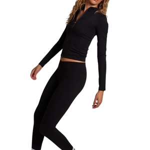 Chaqueta de yoga personalizada al por mayor para mujer, ajustada, que absorbe la humedad, de manga larga, con cremallera y cuello alto. - Product Image 4