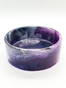Bol en résine fait main pour la décoration intérieure, technique artisanale, idéal pour servir des fruits ou comme centre de table pour salades - Product Image 3