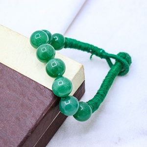 ขายส่งสร้อยข้อมือลูกปัดกลมเรียบสีเขียวธรรมชาติประดับด้วยด้ายสีเขียวเมมโมเรีย จิวเวลส์ - Product Image 5
