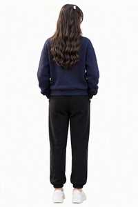 Conjunto Deportivo para Mujer, Sudadera con Cuello Redondo y Estampado Floral Azul Marino y Pantalones Jogger Negros - Product Image 2