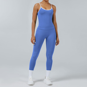 Conjunto de yoga sexy a cuadros de fábrica: Top de tirantes finos de alto soporte para mujer y leggings levanta glúteos para entrenamiento - Product Image 4