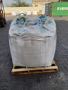 La bentonite est une argile plastique très souple. Elle est utilisée dans des applications industrielles telles que le forage pétrolier et gazière, la construction et les peintures. - Product Image 4