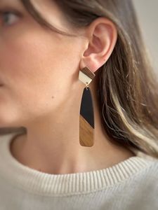 Pendientes artísticos de madera y resina epoxi, joyería de moda, pendientes ligeros hechos a mano para niñas - Product Image 1