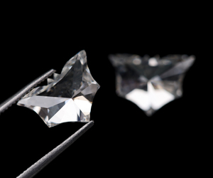 OM GEMS - Par de diamantes cultivados en laboratorio, corte personalizado de 3.08 CT, CVD/HPHT, corte de murciélago, VVS-VS, perforados con láser, sueltos, para joyería - Product Image 2