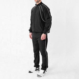 ชุดวอร์มกันลมสำหรับผู้ชาย เสื้อแจ็คเก็ตและกางเกงกีฬาน้ำหนักเบา รับทำโลโก้ตามสั่ง OEM ODM เสื้อผ้ากีฬาแนวสตรีท - Product Image 2
