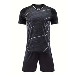 Tenue de football personnalisée conçue pour les équipes professionnelles, en textile de qualité supérieure offrant un ajustement optimal, un confort léger et un confort supérieur. - Product Image 6