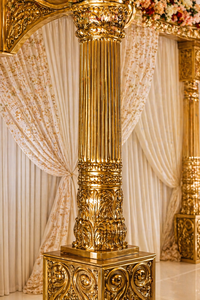 Mandap double piliers doré de luxe pour mariage en destination, Mandapam opulent sur le thème Bollywood, Mandap en fibre majestueux USA - Product Image 5