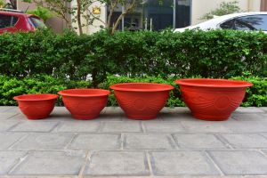 Jardinière ronde traditionnelle en plastique rouge |   Pot de fleurs en terre cuite à motif ondulé pour pépinière commerciale, jardin et aménagement paysager - Product Image 5