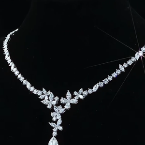 Collier pendentif solitaire en or massif 18 carats certifié IGI, diamant de laboratoire taille poire 5,07 carats F VS1, bijoux de luxe pour femmes - Product Image 1