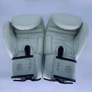 Guantes de boxeo Fairtex blancos personalizados más vendidos, 100% cuero genuino de vaca, guantes de boxeo Fairtex para combate y entrenamiento de boxeo - Product Image 3