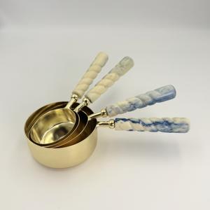 Nueva Taza Medidora de Acero Inoxidable con Acabado Dorado y Asa de Resina de Alta Calidad, Capacidad de 250 ml, Ecológica y Resistente al Calor - Product Image 1