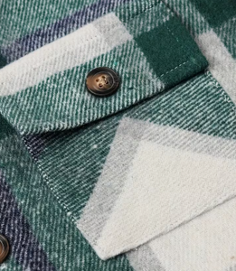 Chemise à manches longues boutonnée en flanelle de coton à carreaux vert et blanc unisexe pour l'automne, vêtement décontracté pour adultes - Product Image 4