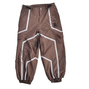 Pantalon de ski unisexe marron chauffant, coupe-vent, imprimé, réfléchissant, avec doublure chaude, poches cargo et revers élastiques - Product Image 1