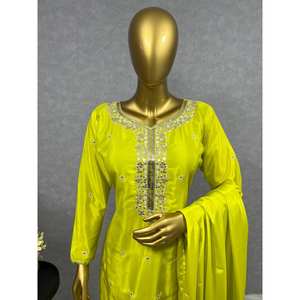 ชุดออกงานดีไซเนอร์ เสื้อ-กางเกง และผ้าคลุมไหล่ ไซส์ XL สวยงามและสง่างาม - Product Image 1