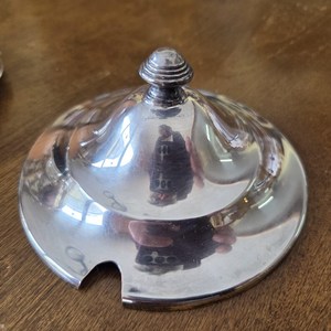กระปุกน้ำตาลสแตนเลสขัดเงา ทันสมัย สำหรับเก็บน้ำตาลในครัว พร้อมช้อน - Product Image 1