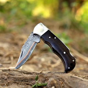Cuchillo de bolsillo de acero de Damasco y cobre de grado industrial, mango de madera, hoja de punta caída, apertura con perilla, cuchillo plegable para camping, OEM - Product Image 3
