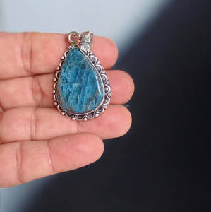 Colgante de Cristal de Ágata Azul Premium de Alta Calidad con Tallado de Chakra Raíz, Joyería de Moda, Regalo de Feng Shui - Product Image 1