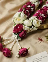 Guirlande de mariage royale artisanale Jaimala Varmala en magenta et ivoire, motif floral, Mala de fleurs pour cérémonie nuptiale indienne