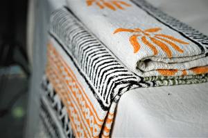 Couverture décorative artisanale à motifs floraux de lotus, imprimée au bloc, pour la maison, cadeau, canapé, salon, coton biologique moderne, écologique - Product Image 2