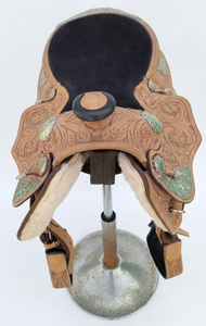 Silla de montar western de cuero para niños con estructura de fibra de vidrio y adornos florales, disponible en 11”, 12”, 13” – Producto ecuestre - Product Image 6
