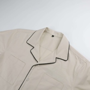 เสื้อเชิ้ตแขนสั้นผู้ชายสีเบจปักลายคุณภาพสูงสไตล์ลำลองติดกระดุม - Product Image 3