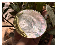 Plato de Concha Tallada con Forma Circular, Tema Animal, Decoración del Hogar, Artesanía Natural, Arte de Concha Hecho a Mano