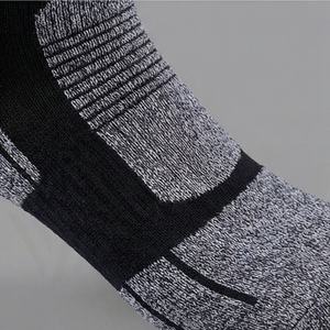 ถุงเท้ากีฬาเทอร์รี่กันลื่นสำหรับบาสเกตบอล ฟุตบอล ผู้ชาย ระบายอากาศได้ดี ซับแรงกระแทก เหมาะสำหรับการฝึกซ้อม ทีมกีฬา  สีสันปรับแต่งได้ - Product Image 5