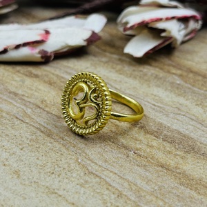 Bagues Om au design bohème, cercles en laiton plaqué or 18 carats pour femmes, bijoux délicats religieux, spirituels et de yoga pour la vente en gros/OEM/ODM - Product Image 2