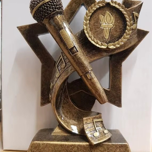 Trofeo de micrófono con acabado en bronce, notas musicales y estrellas. Disponible a precios de mayorista. - Product Image 1