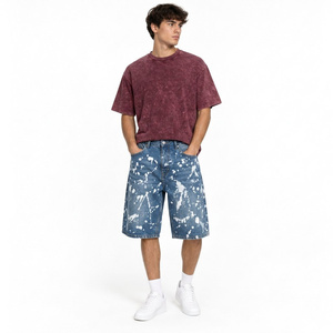 Shorts en jean droits personnalisés, longueur genou, délavage bleu moyen, détail poche de charpentier, étiquette personnalisée et coupe décontractée - Product Image 2