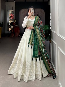 Lehenga de Georgette con diseño Lucknowi y trabajo de espejo en papel, con blusa y dupatta, conjunto especial de Lehenga Choli para Navratri. - Product Image 4