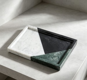 Bandeja Decorativa de Mármol, Rectangular, con Patrón Abstracto, Diseño Minimalista, Panel de Piedra Blanca, Negra y Verde, Pieza Única - Product Image 1