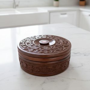 Boîte à chapati en bois sculptée à la main pour conserver les rotis chauds, idéale pour une cuisine rustique moderne, les dîners et les événements spéciaux. - Product Image 1