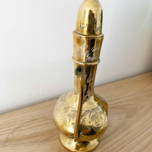 Carafe classique en laiton conique avec gravure florale, bec long et courbé, pichet à eau traditionnel, carafe décorative en métal - Product Image 6