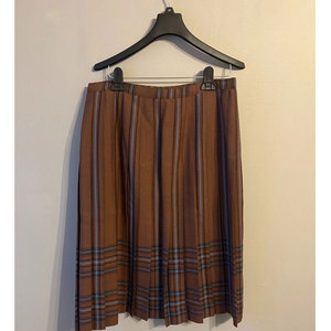 Falda Kilt Tradicional Escocesa para Mujer, Diseño a Cuadros Marrones, 100% Lana, con Hebilla de Cuero, 2026 - Product Image 4