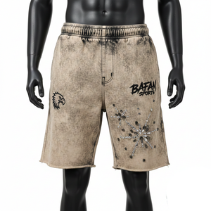 กางเกงขาสั้นผู้ชายผ้าฝ้ายฟลีซพรีเมียม 340 GSM ล้างสีแบบแอซิดวอช สีเบจ ประดับโลโก้กราฟิกด้วยคริสตัล - Product Image 6