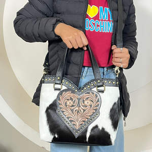 Nuevo bolso de hombro con forma de corazón floral hecho a mano para mujer, bolso de viaje de cuero vacuno auténtico con correa ajustable. - Product Image 4