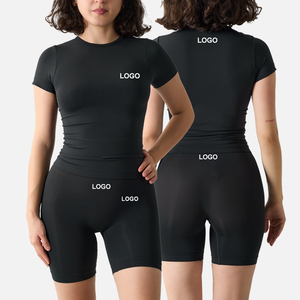 เสื้อยืดและกางเกงขาสั้นผู้หญิงผ้าอีลาสเทนเนื้อนุ่มไร้รอยต่อ คอกลม แขนสั้น สกรีนโลโก้ได้ตามต้องการ ชุดโยคะสำหรับใส่เป็นชุดชั้นใน - Product Image 4