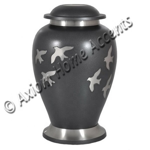 โกศเผาทองเหลืองระดับพรีเมี่ยมที่มีการออกแบบที่ไร้กาลเวลาและการตกแต่งที่เรียบเนียนสำหรับเครื่องบรรณาการที่สง่างามโดยสัจพจน์ของบ้าน - Product Image 3