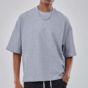 Camiseta de corte holgado y pesado, blanca lisa, con detalles negros, de punto, estilo boxy. - Product Image 1