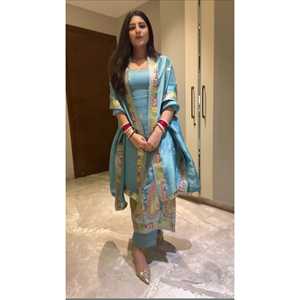 Magnifique ensemble haut-bas et dupatta avec broderie lourde et travail de sequins pour robes de bal - Product Image 2