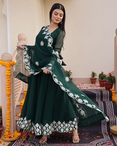 Mode tendance pour femmes : robe Anarkali verte pour mariages et soirées, manches 3/4, en crêpe de georgette, semi-couturée - Product Image 5