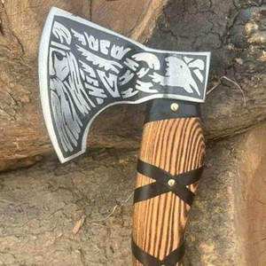 Hache de style viking traditionnel avec poignée en cuir et tête en métal gravée pour une décoration rustique - Product Image 4