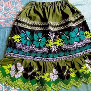 Faldas Bordadas de Estilo Nuevo para Mujer, con Diseños de Bordado Micronésico, Transpirables, de Algodón Natural de Alta Calidad, con Estampados Hawaianos - Product Image 1