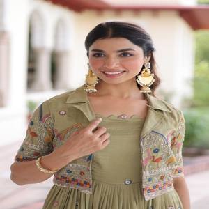 Vestido de Seda para Mujer VASTRA COTTAGE con Lentejuelas, Bordado con Hilo Zari, Sin Mangas, Cuello Redondo de Diseñador, con Koti Bordado - Product Image 3